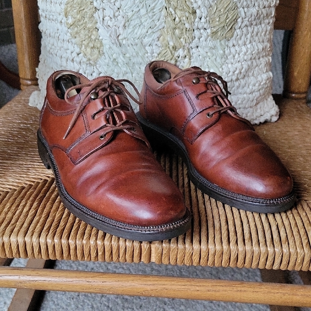 Johnston & Murphy Barlow plain-toe oxfords in tobacco brown leather, size 9M